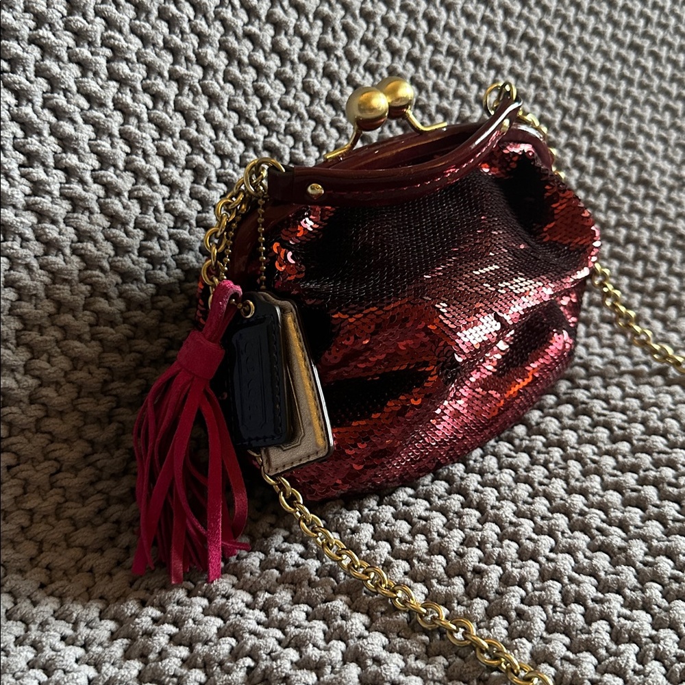 Coach Poppy Sequin Kiss Rock Chain - Picture 3 of 5